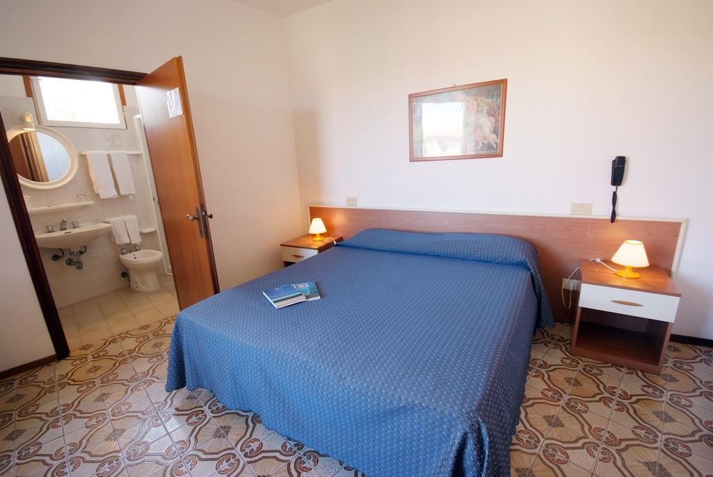 Hotel Anselmi Марчіана-Марина Екстер'єр фото